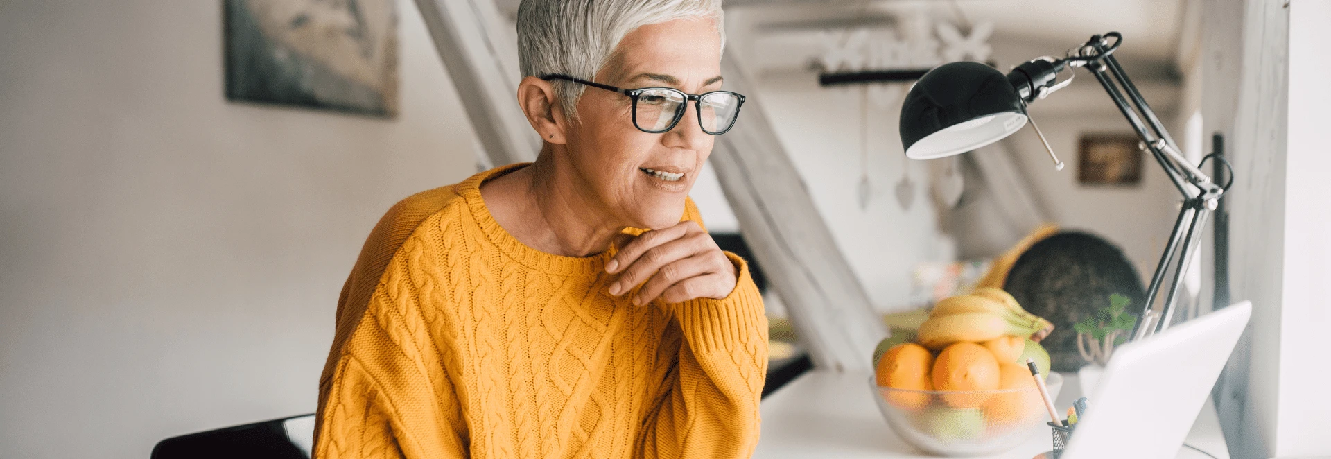A Medwyn clinician in a supportive one-to-one conversation with an employee